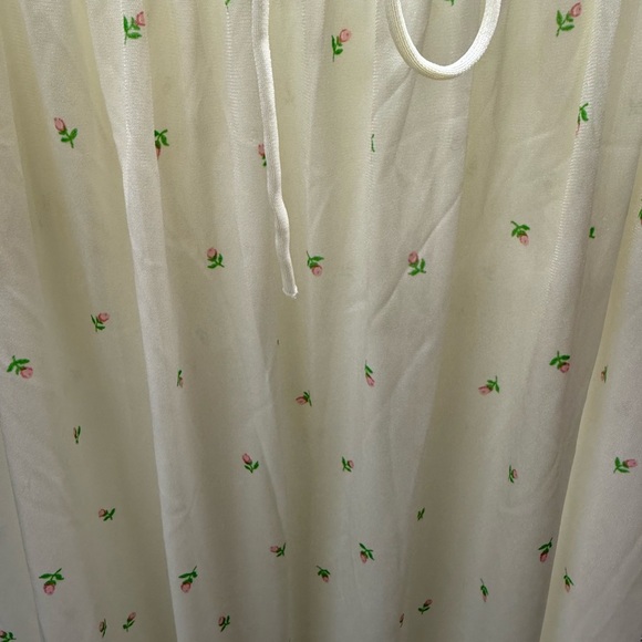 Val Mode Vintage Elegant Cream Nightgown with Lace Trim - Picture 3 of 7